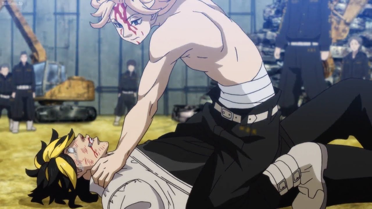 東京リベンジャーズ 聖夜決戦編 | 暗黒の力に支配されたマイキーは、真一郎と場地の死を報復するために一虎を殴り殺した。Mikey beat Kazutora to death for revenge.