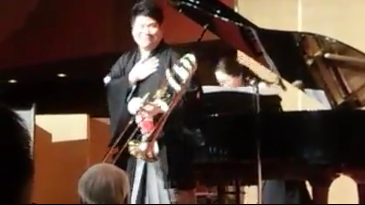 袴姿で愛の讃歌