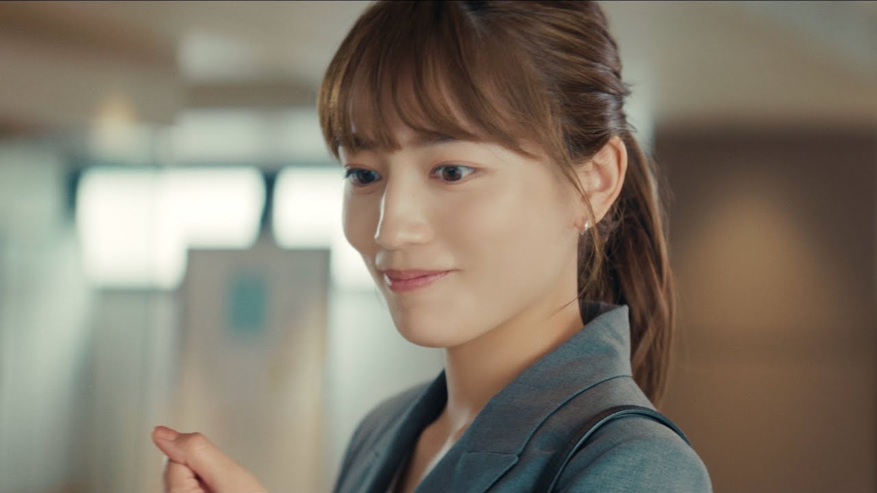 川口春奈、熊谷組社員を熱演！オフィスで奮闘／熊谷組CM＋メイキング