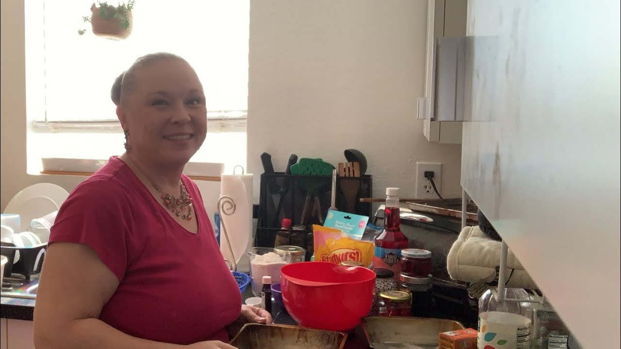 B-Day Pt.2: I went LIVE y’all!!! Making my b-day cake! 🎉🍰 Is it REALLY Red Velvet?? help me decide