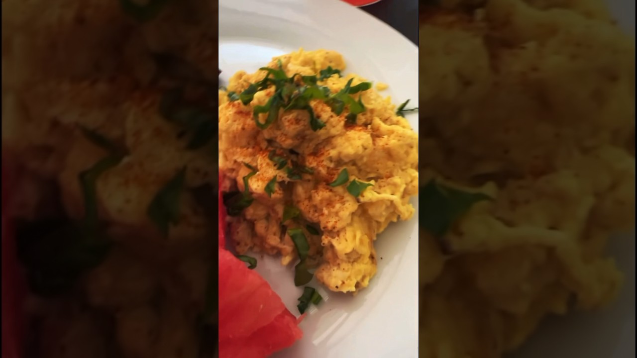 🌞 Morning feast to make my day deliciously amazing. 🍉🍳