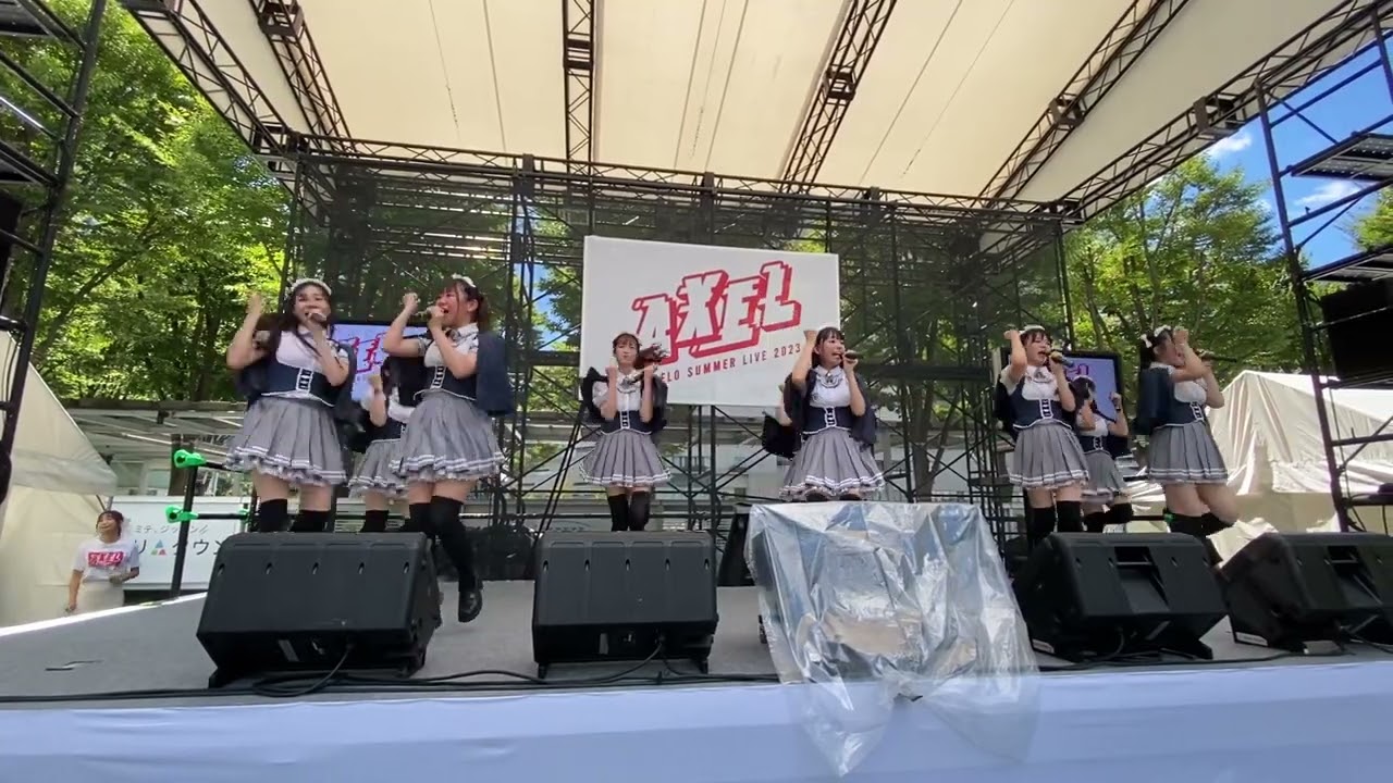 この盾に、隠れます。