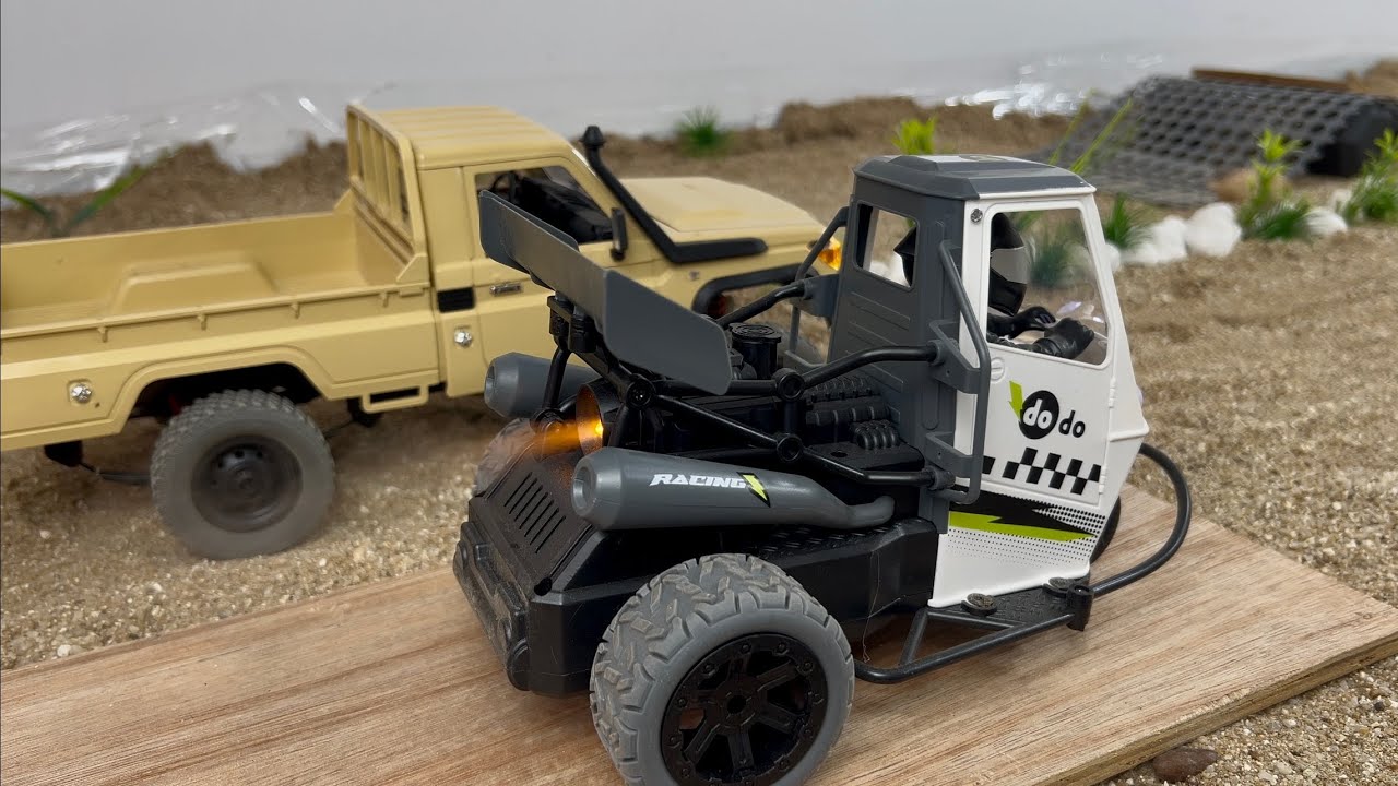 Tricycles DoDo Stuck in Sand - Toyota Land Cruiser 70 Series RC to the Rescue!