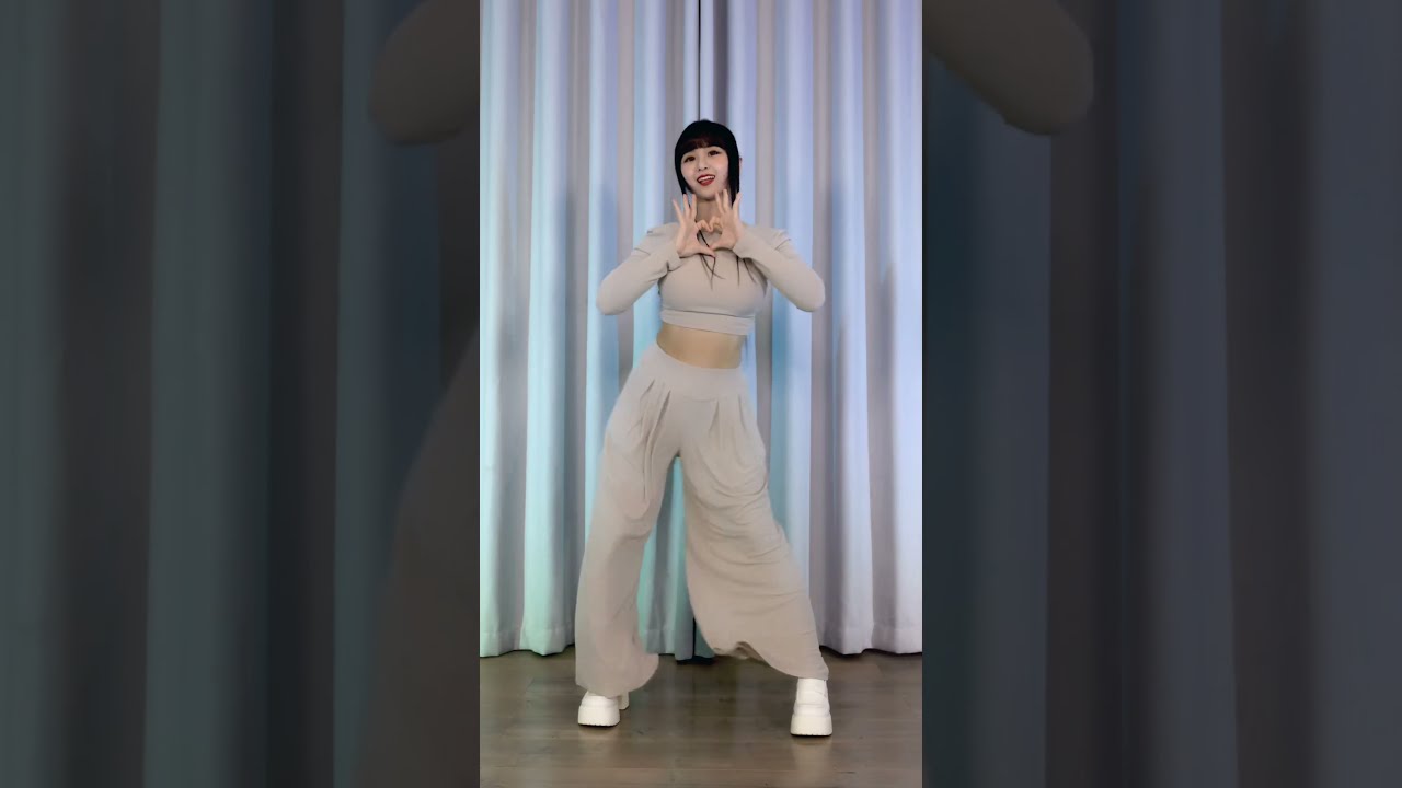 2.5次元の誘惑ED 踊ってみた #Shorts [MONAMISA]