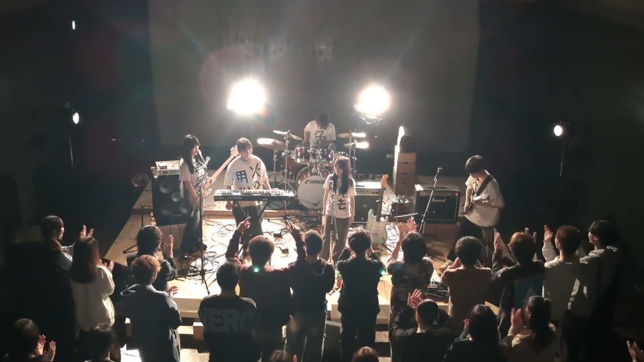 「中指立ててけ！」（トゲナシトゲアリ）