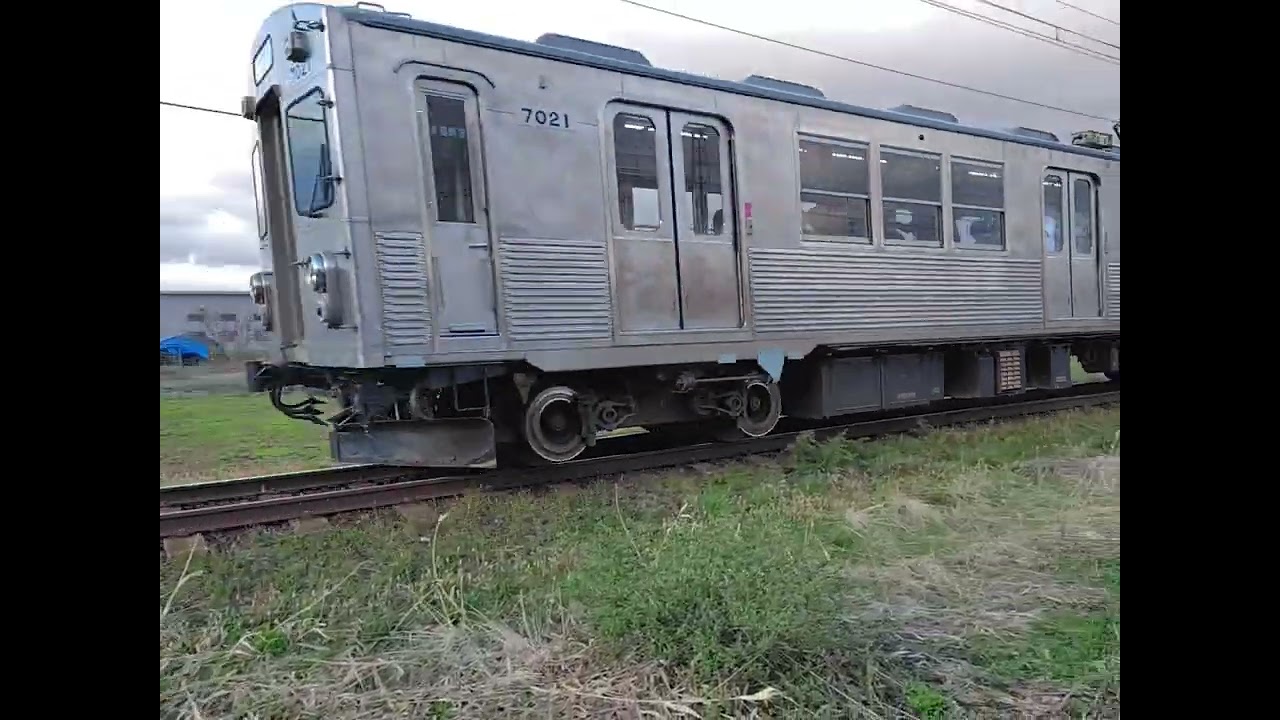 【じいさんばあさん若返る】ラッピングと前後のヘッドマークを撤去し、今日のＡパターンで車両交換後に運用再開したデハ７０１１ーデハ７０２１　２０２５／４／２５（金）