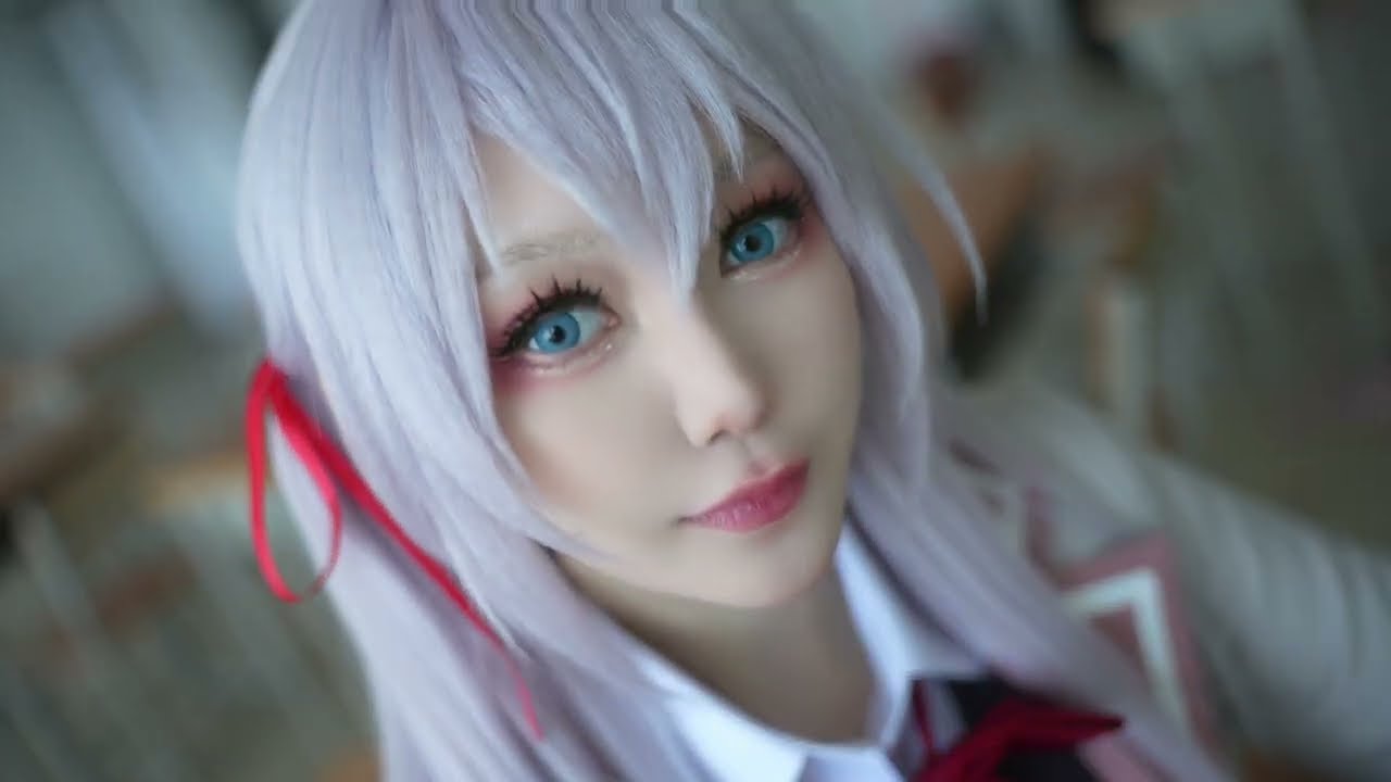 不時輕聲地以俄語遮羞的鄰座艾莉同學～