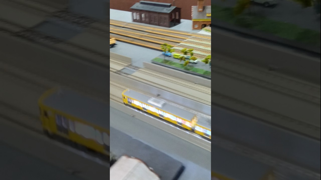 西武鉄道新2000系「終末トレインどこへいく？」２両編成 by @いわん さま