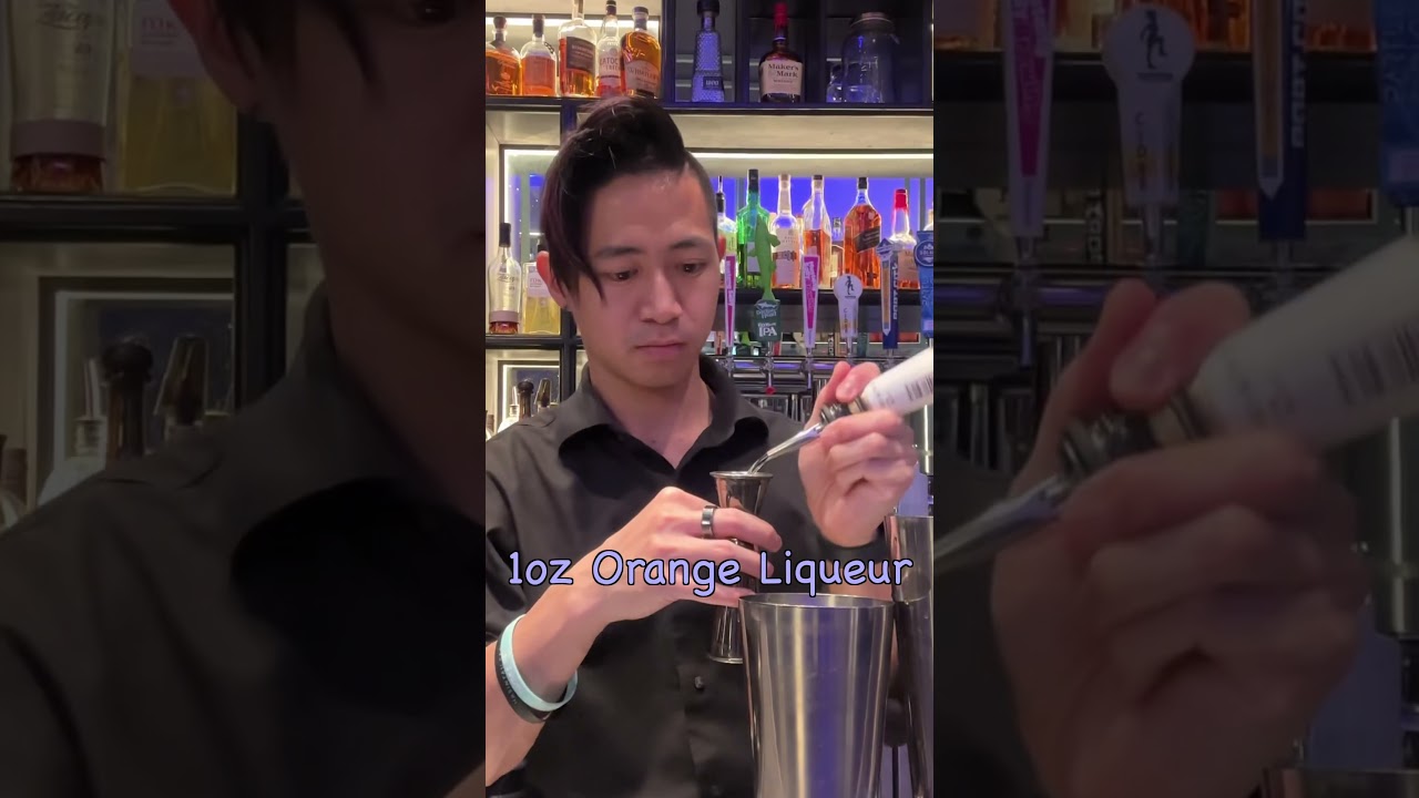 Let’s taste this Japanese slipper cocktail 😉 #bartender #cocktail #midori #anime #taste