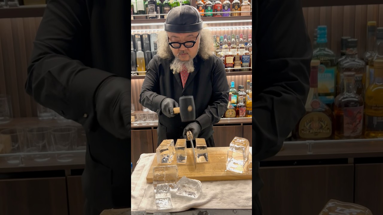 バーテンダーのアイスカービングと抹茶カクテル Bartender’s Ice Carving and Matcha Cocktails Whisky Bar Linxas 福岡 天神