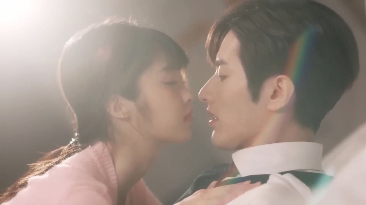 奶奶的十全大补汤太猛！女孩喝完直接扑倒男友，两人吻到停不下来！💓逆袭 #爽剧 #甜宠 #Chinese television dramas