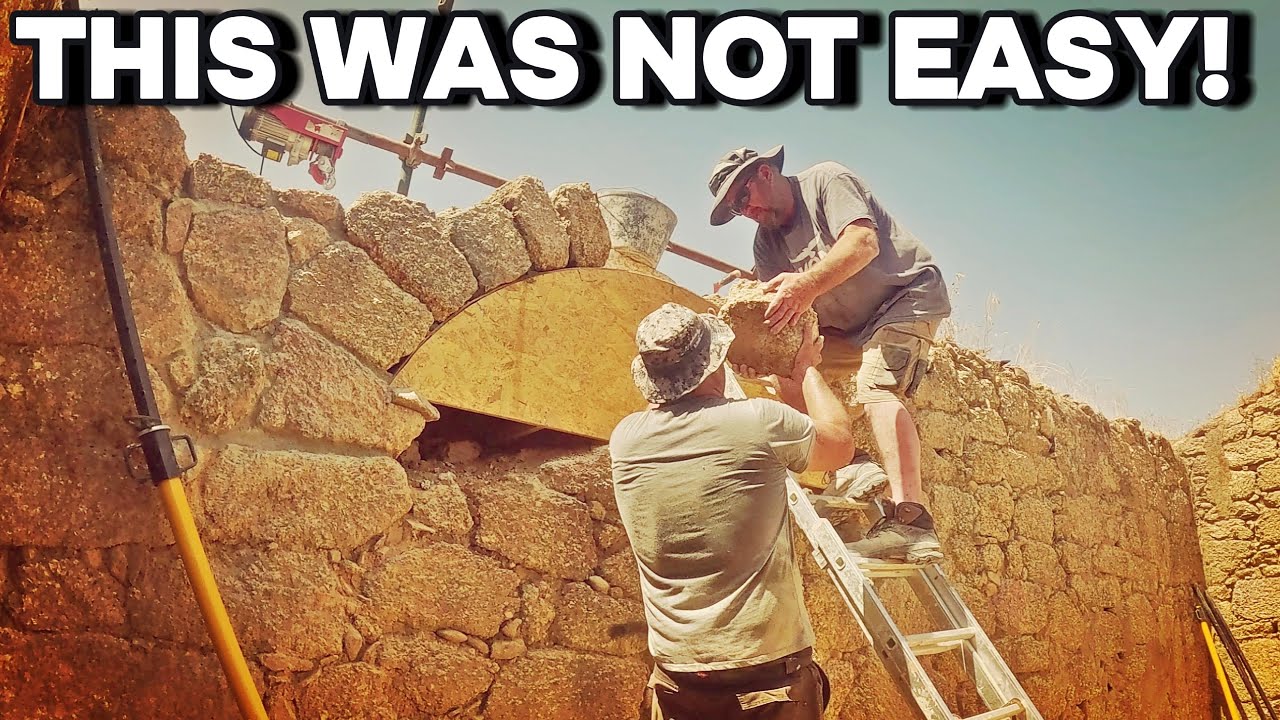 #13 猛暑の中、アーチの最後の石を据える - ポルトガルの遺跡の修復