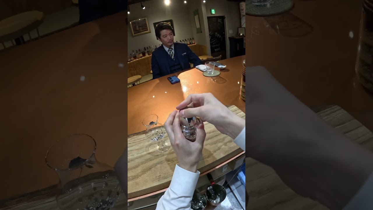 バーテンダーがみてる世界....。お客様は何を食べているのか...?