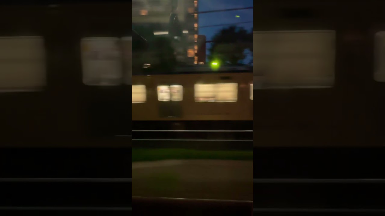 週末トレイン、どこへゆく？#終末トレイン #西武新宿線 #黄色 #電車 #鉄道 #並走バトル #夜