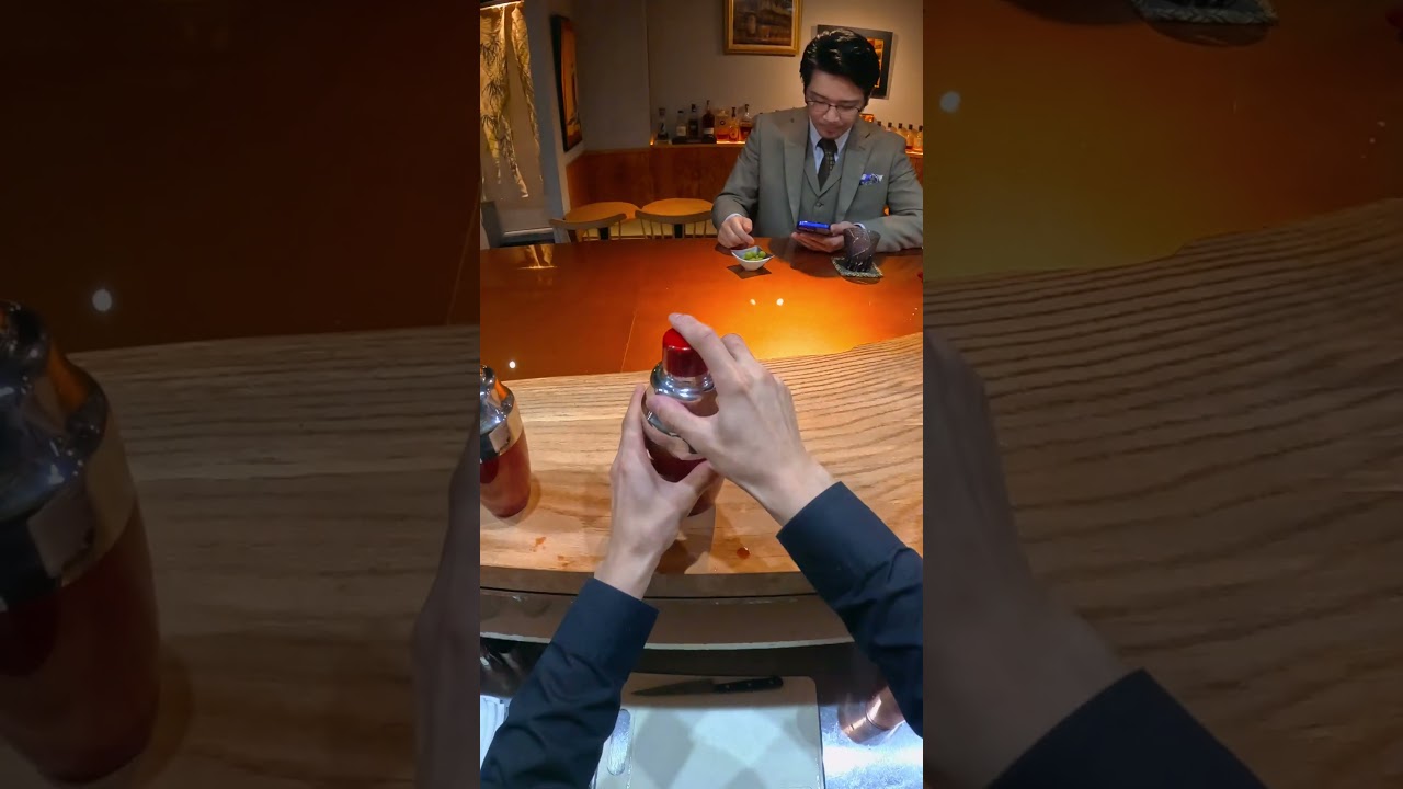 バーテンダーが見てる世界。ダブルシェイクで予想外の展開に… #asmr #cocktail #campari  #ウイスキー #ウイスキーサロン #バー