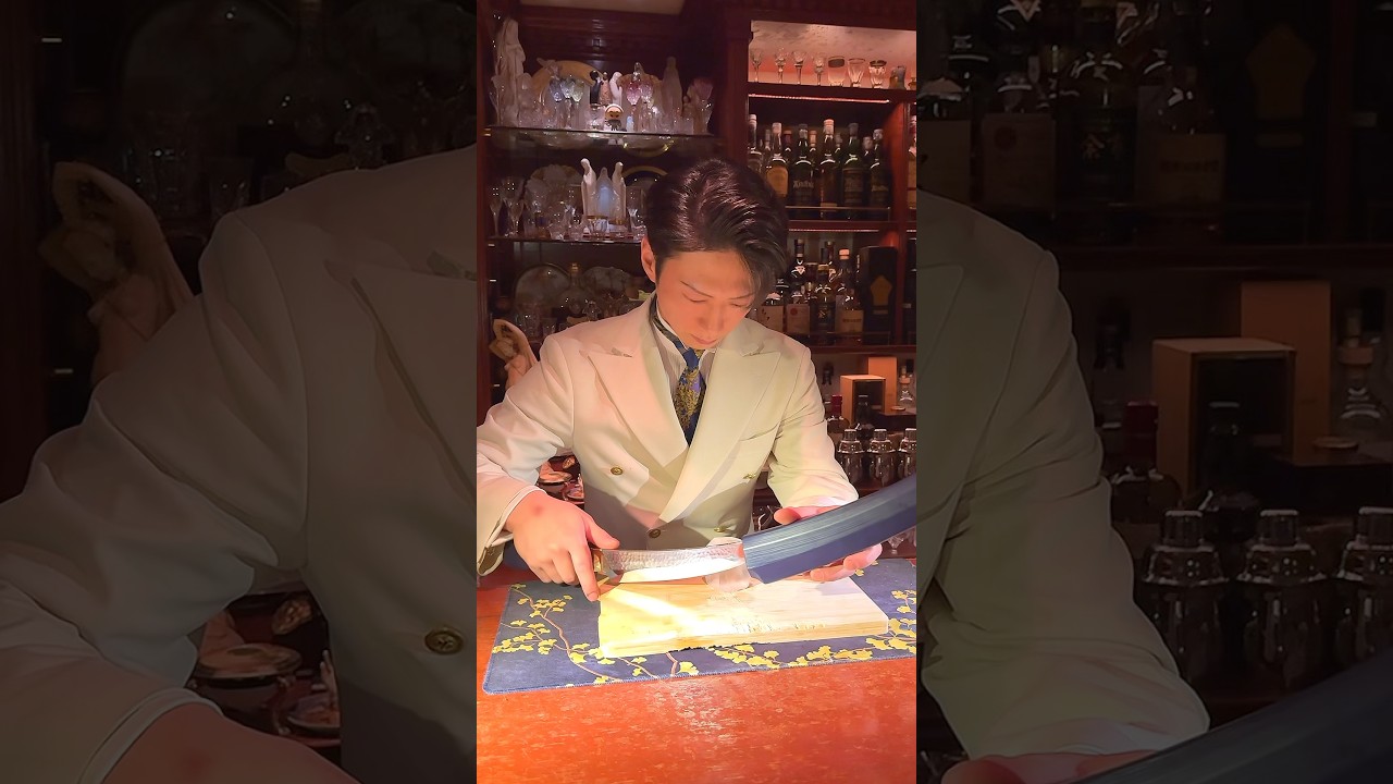 世界が注目しているバーテンダー 圧巻のパフォーマンスでマスターとカクテルに惹き込まれる【麻布十番：BAR CENTIFOLIA】