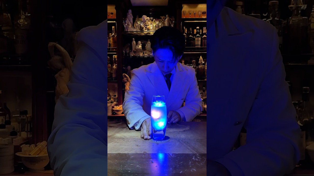 世界が注目する方のバーテンダー！麻布十番のセンティフォリアでは世界で活躍するバーテンダー駒井さんの作る至高のカクテルが楽しめます。幻想的で美しいパフォーマンスが最高でした #japanesefood