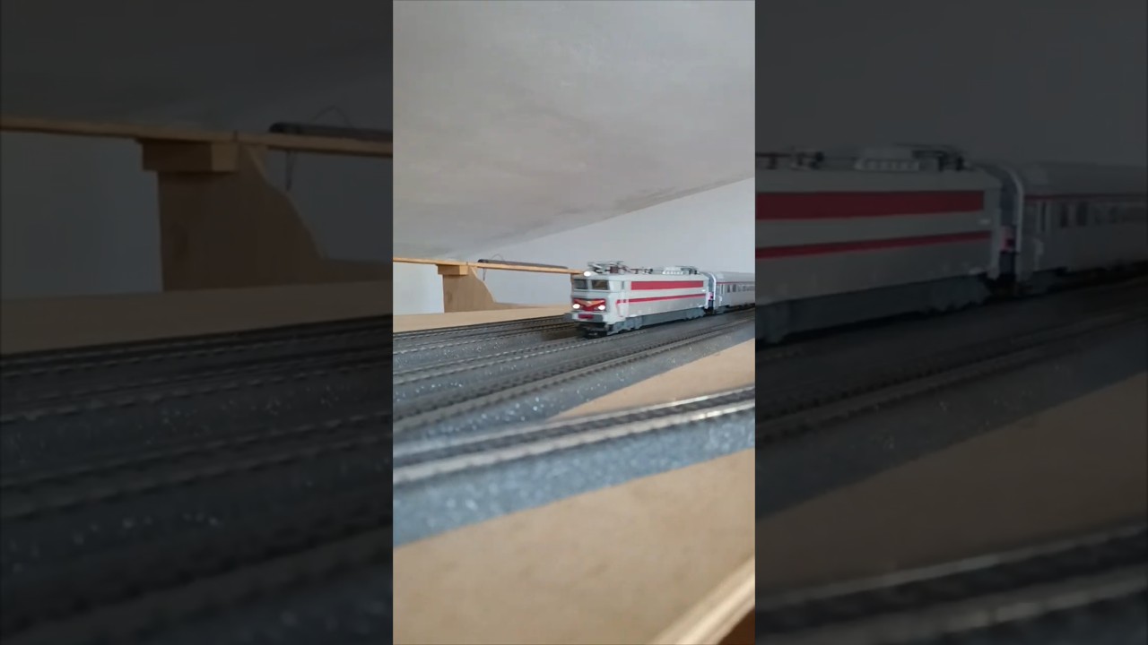 L'Etoile du Nord speeding by the station #märklin #train#trainspotting #automobile#sncf#modeltrains