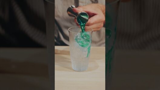 《イメージカクテル作ってみた！》今回は『時々ボソッとロシア語でデレる隣のアーリャさん』をイメージしたカクテルをお届け🍸