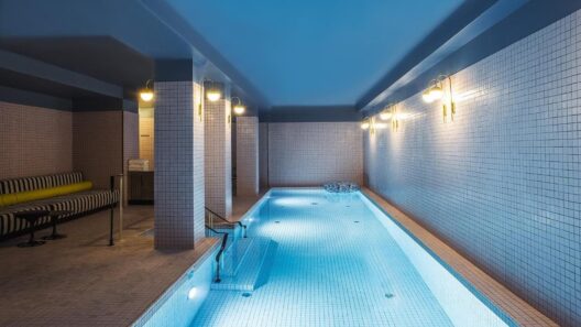 ロンポワン デ シャンゼリゼのホテル - エスプリ ド フランス、パリ |シーヌと旅行する