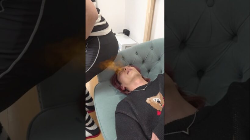 寝ている人をギリギリ起こさないイタズラの限界は？ #shorts