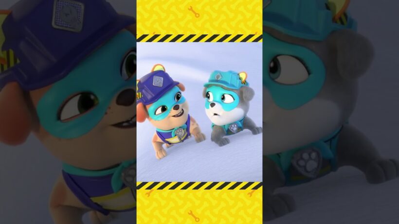 Rubble & Crew | Motor e Mix scalano una statua di neve! | Nick Jr. Italia #shorts