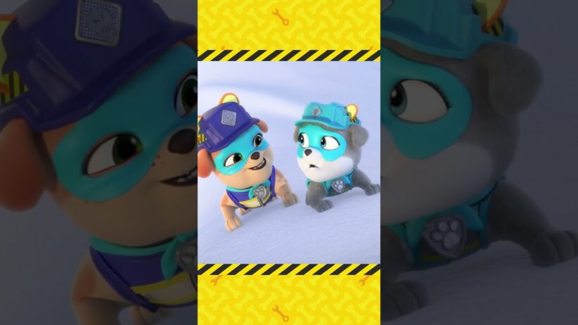 Rubble & Crew | Motor e Mix scalano una statua di neve! | Nick Jr. Italia #shorts
