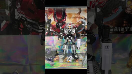 スーパー戦隊の売り場が超宇宙刑事ギャバン インフィニティに変わっていました… コスモギャバリオンGC-R、エモルギア(ヤマダ電機の展示) #projectred #メタルヒーロー