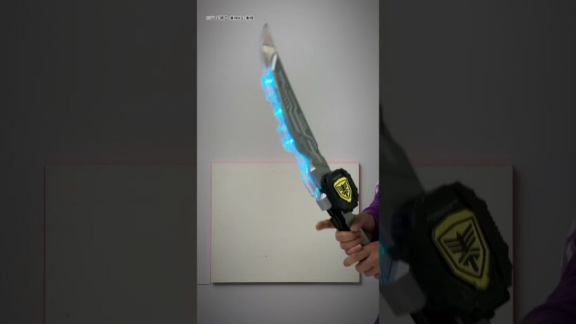 【#超宇宙刑事ギャバン インフィニティ】大型武器!「DXギャバリオンブレード」紹介!【バンダイ 公式】#Shorts #バンダイ #バンマニ